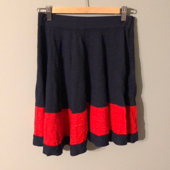 Vero Moda short swing skirt - small. - Picture 1 of 3